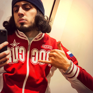 柏欣彤学生装沙发上在线播放
