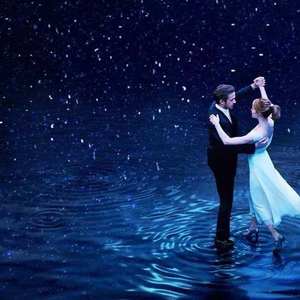 柏欣彤学生装沙发上在线播放
